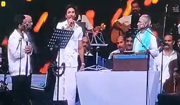 Dhanush-rocks-at-Ilaiyaraja-Music-show-of-Rock-with-Raja