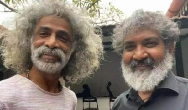 Bollywood-actor-met-Rajamouli-in-different-costume