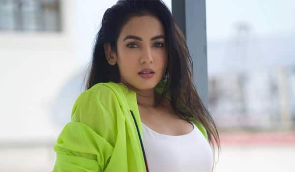 Sonal-Chauhan-joints-in-Adipurush-movie