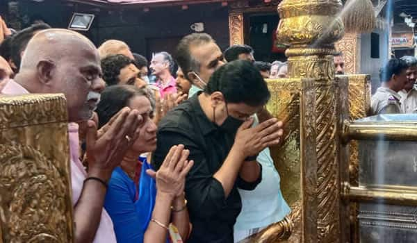 Dileep-workship-at-Sabarimalai