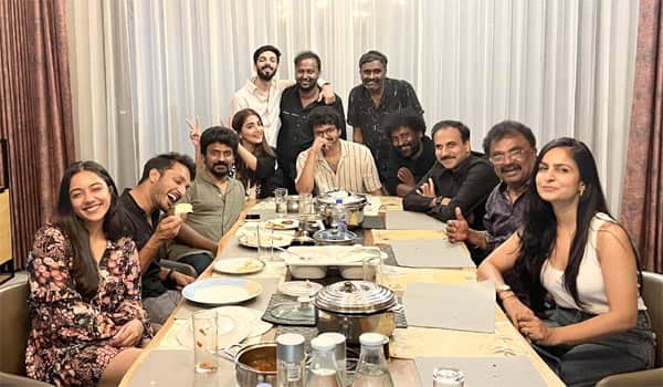 Vijay-gave-treat-to-Beast-team