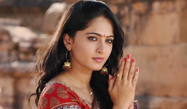 Anushka-shetty-acting-as-international-Chef