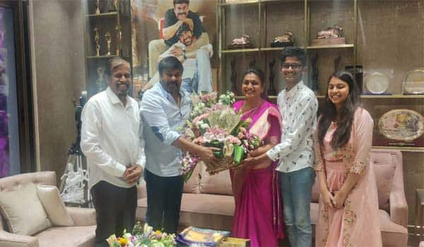 Roja-who-met-and-greeted-Chiranjeevi