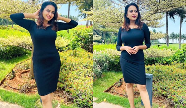 Janani-in-black-dress