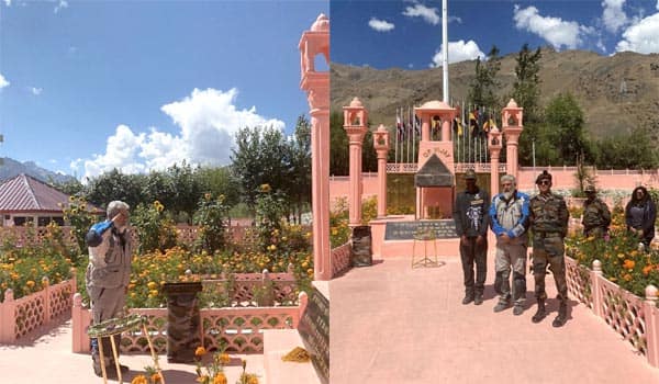 Ajith-at-Kargil-war-memorial