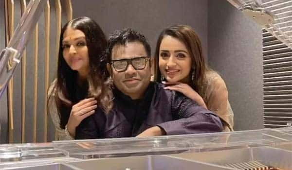 Aishwarya-Rai-Trisha-posing-with-AR-Rahman