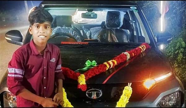 'Master'-actor-and-singer-Poovaiyar-buys-a-new-car