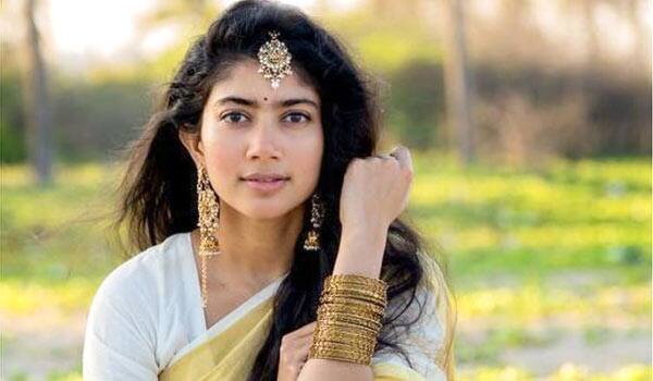 Sources-says-Saipallavi-to-act-as-Seetha