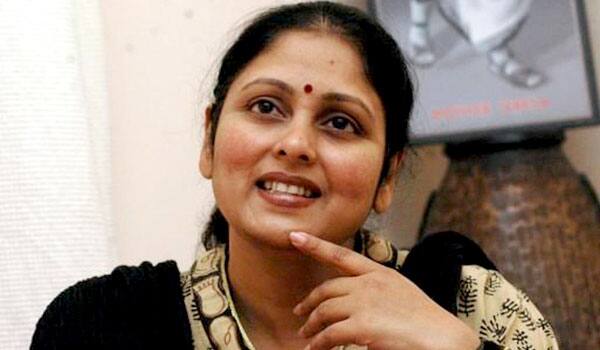 Actress-Jayasudha-alleges-that-Govt-ignores-South-Indian-actresses