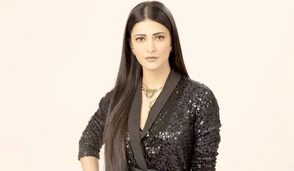 Shrutihaasan-replied-why-she-acting-with-senior-heros