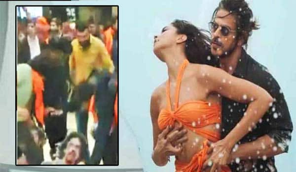 Gujarat:-Bajrang-Dal-protests-against-film-'Pathaan,'-tear-down-Shah-Rukh-Khan's-posters