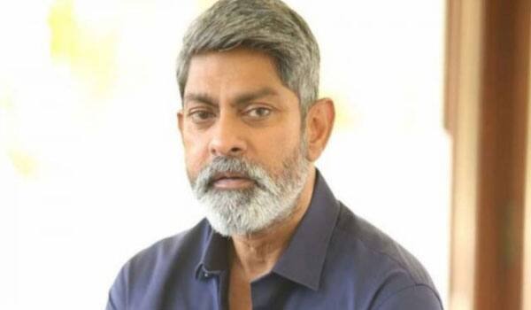 Jagapathi-Babu-Lends-Financial-Help-To-sweeper's-Daughter-Who-Aspires-To-Be-An-IAS-Officer