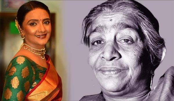 Shantipriya-making-a-comeback-with-biopic-of-the-'Sarojini-Naidu'