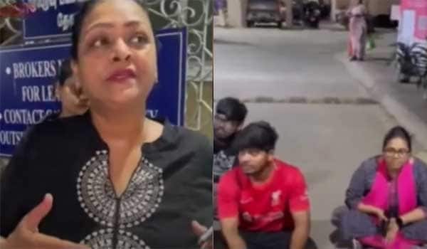 Actress-Shakeela-protest-in-road
