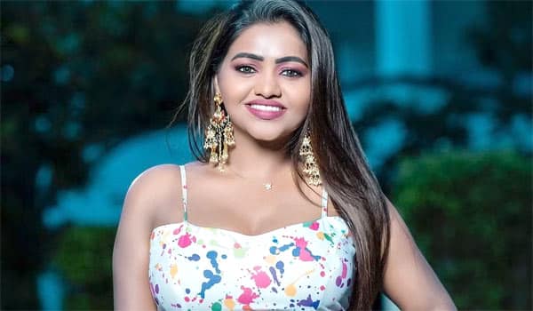 Actress-Shalu-Shammu-lost-her-costly-mobilephone