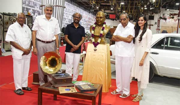 Rajini-visits-to-AVM-heritage-museum