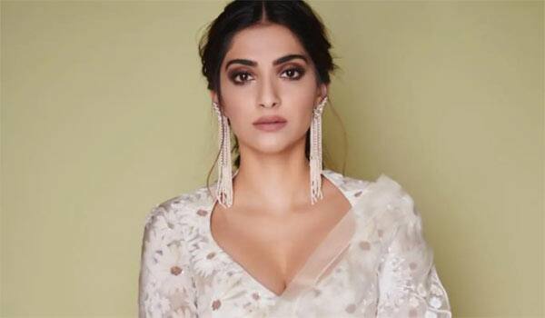 Sonam-kapoor-says-that-she-was-molested-at-the-age-of-13