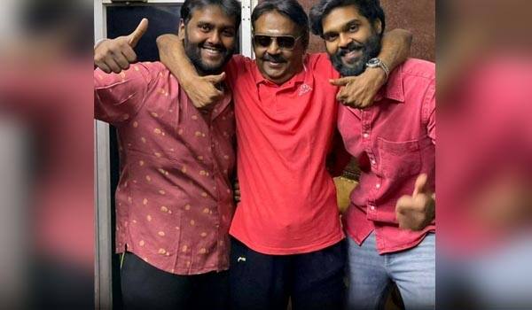 Vijayakanth's-sons-are-happy-to-celebrate-Father's-Day