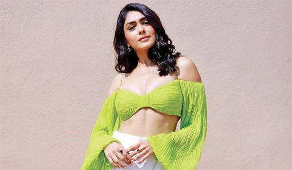 Mrunal-thakur-raised-the-salary