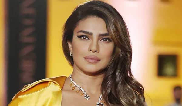 Priyanka-chopra-supports-Hollywood-writers-strike