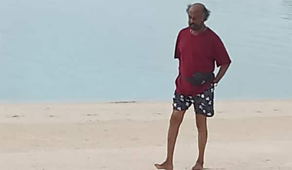 Rajinikanth-solo-walk-on-Maldives-beach