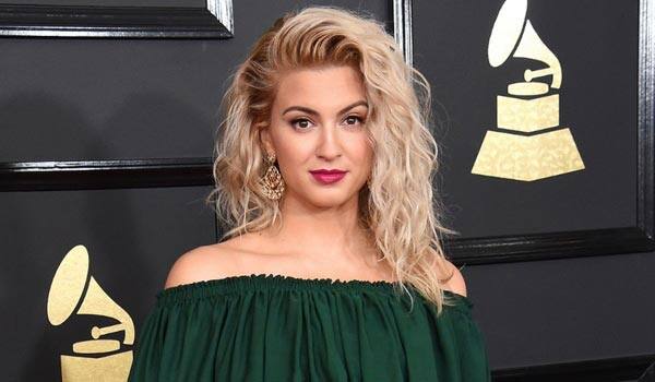 Losing-consciousness,-Hollywood-actress-Tori-Kelly-admitted-in-hospital