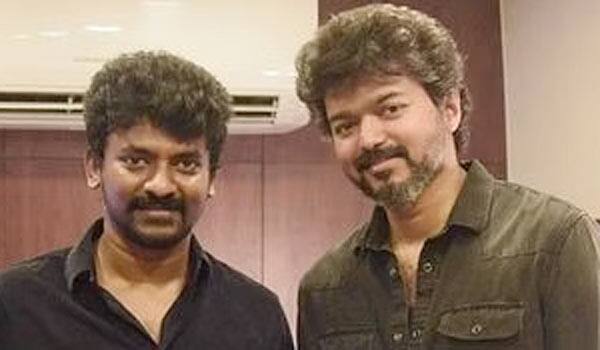 Vijay-congratulated-Nelson