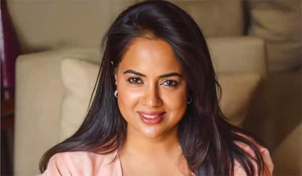 Actress-Sameera-Reddy-who-suffered-from-body-shaming