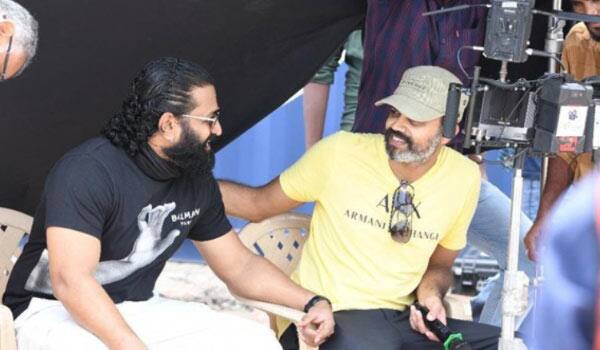 Rishabh-Shetty-met-Prashant-Neil-on-the-sets-of-Salaar