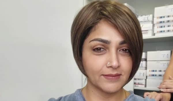 Khushbu-apologizes-for-the-new-hair-style