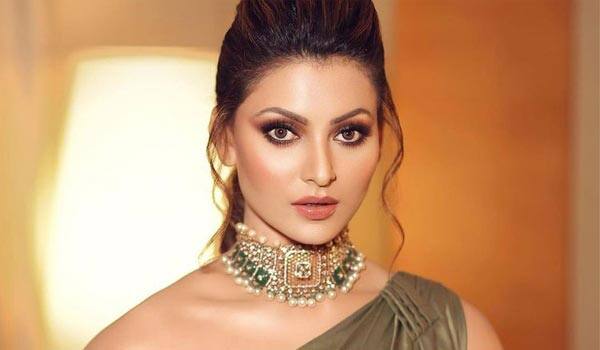 Urvashi-Rautela-Trolled-(And-How)-After-Claim-Of-₹-1-Crore-Pay-For-Minute-Long-Gig