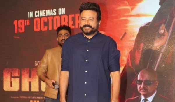 Jayaram-stealing-the-crowd-with-his-Mimicry-in-Ghost-event