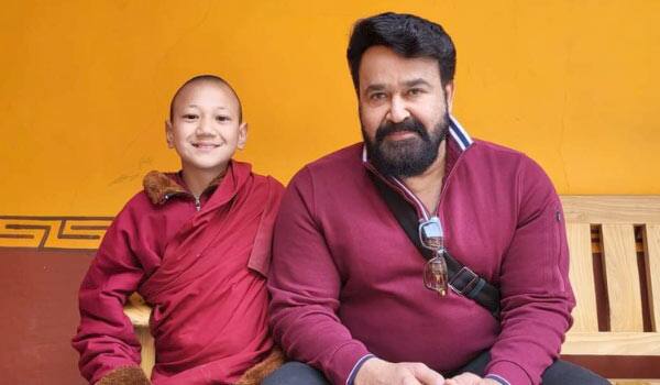 Old-Ashoka-and-New-Unnikuttan:-Mohanlal