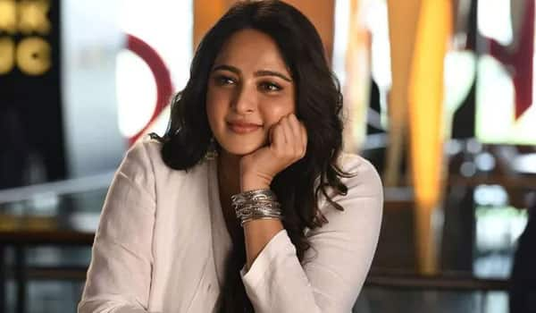 Anushka-will-debut-in-Malayalam