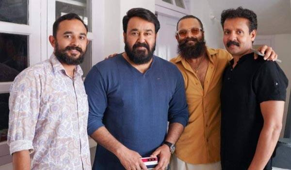 Is-Mohanlal-doing-a-special-appearance-in-Kathanar-?