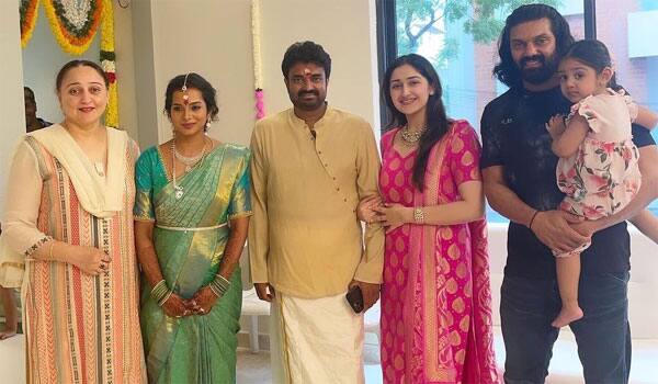 Arya-and-Sayyeshaa-attending-AL-Vijay's-New-Home-warming-ceremony