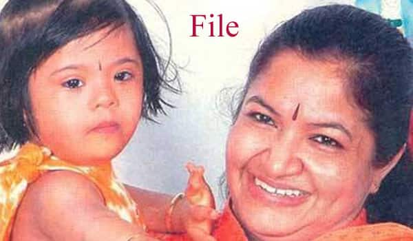 Missing-you-every-day-:-Chitra-about-her-daughter