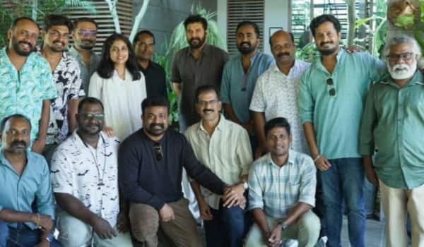 Mammootty-greeted-the-Aattam-film-crew-at-home