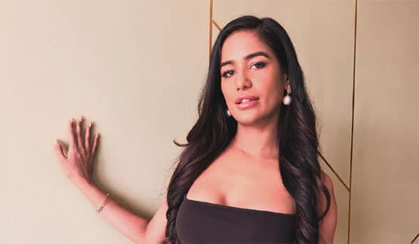 Poonam-Pandey-fake-death:-Netizens-want-the-actor-to-be-'arrested'-for-the-drama-and-publicity
