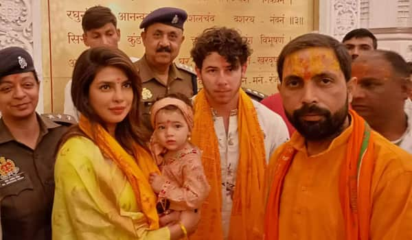 Priyanka-Chopra-Darshan-in-Ayodhya