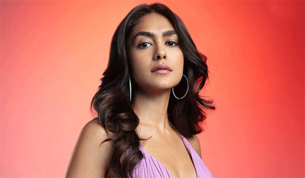 Mrunal-Thakur-says-she-missed-out-on-many-movies-due-to-kissing-scenes-as-her-parents-disapproved-of-it