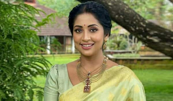 What-will-I-say-if-my-son-asks-about-my-absent-daughter?---Navya-Nair-tease