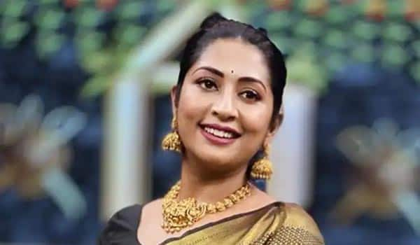 Navya-Nair-turns-nostalgic-as-she-lands-in-Chennai;-speaks-about-ghee-roast,-filter-coffee,-and-much-more