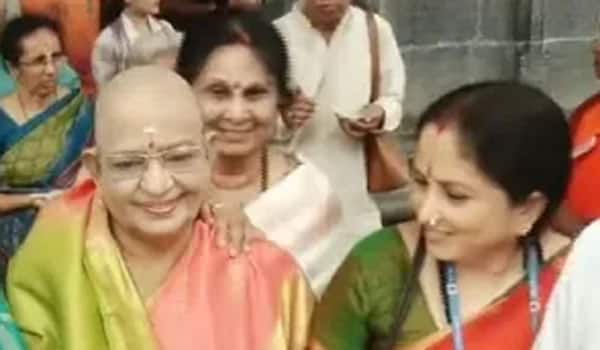 Singer-P.Susheela-who-offered-hair-donation-in-Tirupati