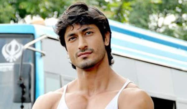 AR-Murugadoss-request-to-Vidyut-Jamwal