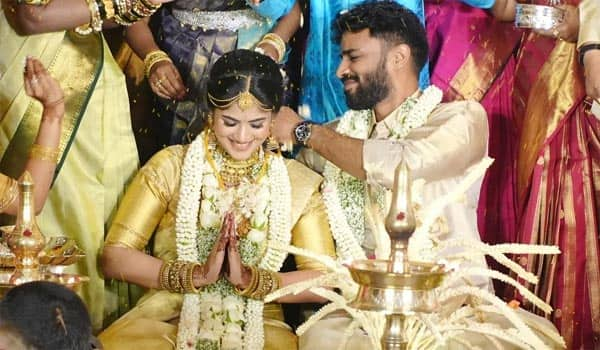 Megha-Akash-holding-hands-with-her-lover:-A-simple-wedding-in-Chennai