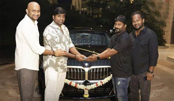 Maharaja-gifts-luxury-car-to-director