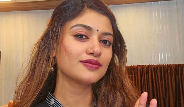 Oviya-gave-a-chilling-response-to-the-intimate-league-video