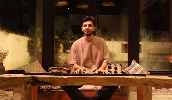 Anirudh-sang-breathlessly-for-Vignesh-Shivan