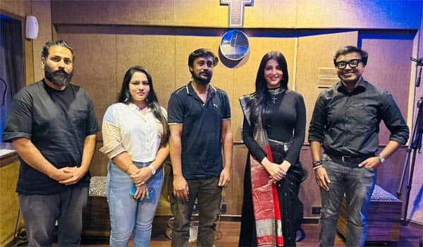 Shruti-Haasan-croons-a-song-under-D-Imman's-composition-for-Naveen-Chandra-starrer-Eleven